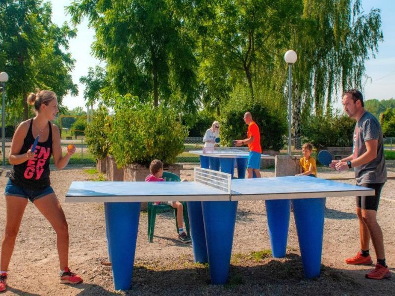 Anne Marie Vous Accueilles Dans Son Logement Familiale Pour 6 Personnes 3 Chambres Confortable Proche D Europa Park A Boofzheim Dans Camping 3 Etoiles Kültér fotó