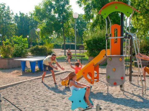 Anne Marie Vous Accueilles Dans Son Logement Familiale Pour 6 Personnes 3 Chambres Confortable Proche D Europa Park A Boofzheim Dans Camping 3 Etoiles Kültér fotó